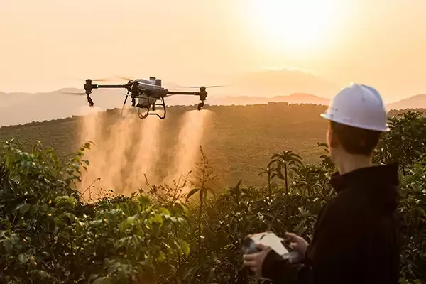 anti zanzare per giardino e prato distribuito con drone
